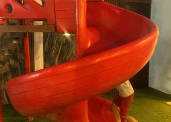 شاليه بجلسة خارجية ومسبح خارجي