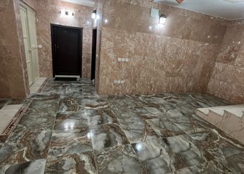 شقة بصالة وثلاث غرف نوم