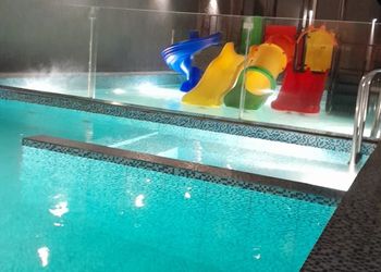 شالية بمجلس مطل على الفناء الخارجي 