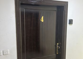 استديو بسرير ماستر وجلسة جانبية