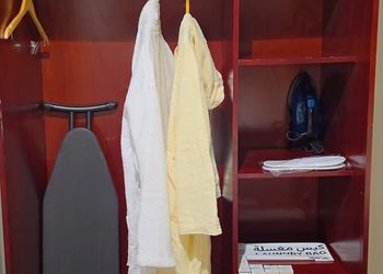 شقة بغرفة معيشة وغرفتين نوم 