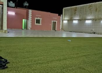 استراحة بمجلس وفناء خارجي 