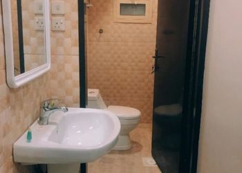 استديو بأثاث مريح وبسيط