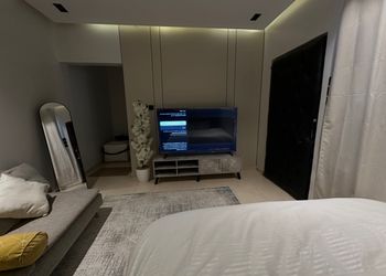 استديو بسرير ماستر وجلسة جانبية 