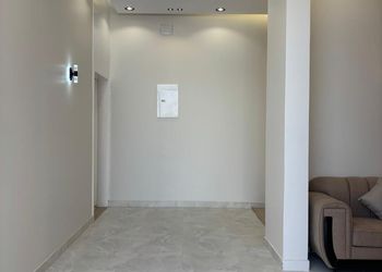 استراحة بمسطح اخضر وجلسة خارجية
