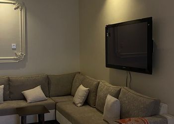 استراحة بمسطح اخضر وجلسه خارجيه