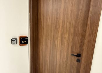 استديو بجلسة خارجية دخول ذاتي