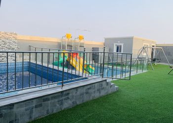 استراحة بمسبح العاب مائية وجلسة 