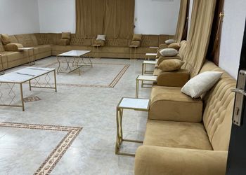 استراحة بمجالس واسعة ومسطح اخضر 