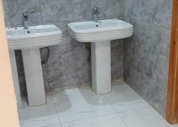 شاليه بمسبح داخلي وجلسة خارجية