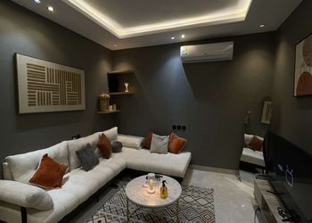 شقة بدخول ذاتي وتصميم هادئ