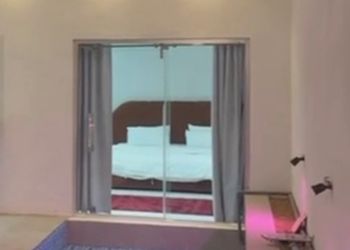 شاليه بمسبح خارجي ومجلس 
