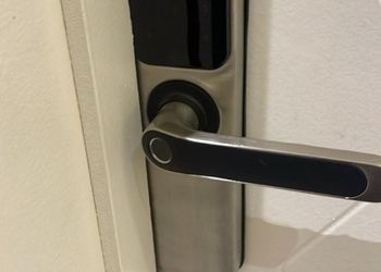 استديو هادئ بسرير ماستر 