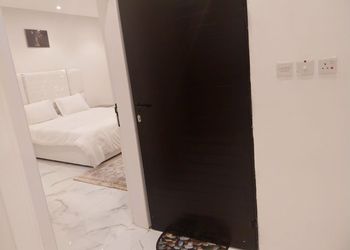 شقة بغرفتين نوم وصالة