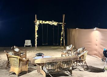 كرفان مع اطلالة على البحر