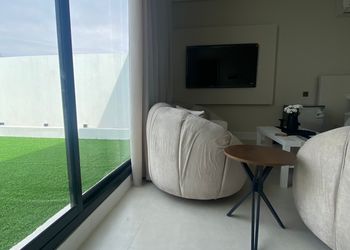 استديوبسرير ماستر  وفناء خارجي 
