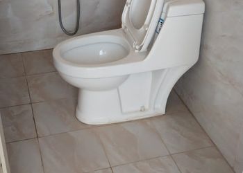 شاليه بمسبح خارجي وجلسة 