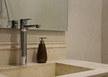 شاليه بمسطح اخضر وجلسة خارجية 
