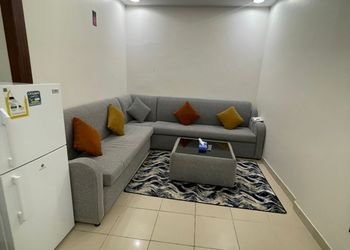 شقة بغرفة معيشة وغرفة نوم 