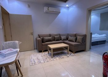 شقة بغرفة معيشة وغرفتين نوم 
