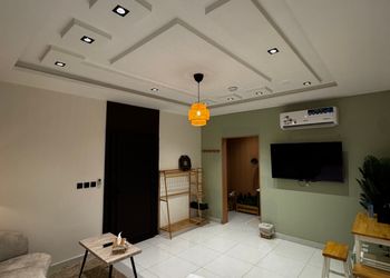 استديو بدخول ذاتي وتصميم هادئ 