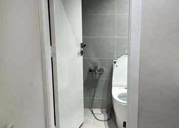 استديو بأثاث مريح وبسيط 