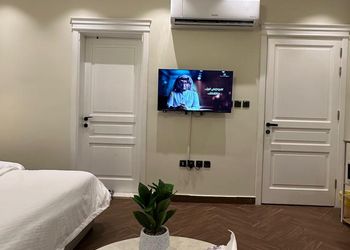 استديو بسرير ماستر وجلسة جانبية
