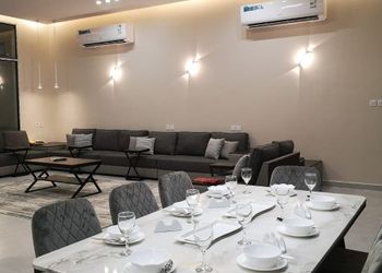 شاليه بمسبح خارجي وألعاب مائية