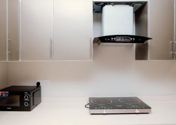 شاليه بجلسة خارجية ومسبح