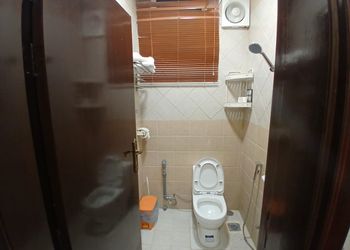 استديو بأثاث مريح وبسيط 