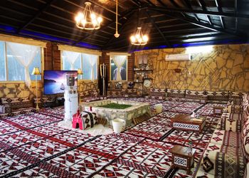 مزرعة بمناظر خلابة وجلسة خارجية 