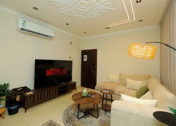 شقة بغرفة معيشة وغرفة نوم 