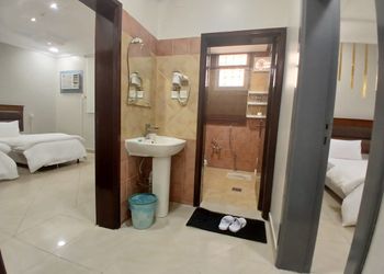 شقة بصالة وغرف نوم