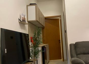 شقة بغرفة معيشة وغرفة نوم 
