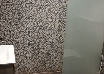 شاليه بجلسة خارجية ومسبح