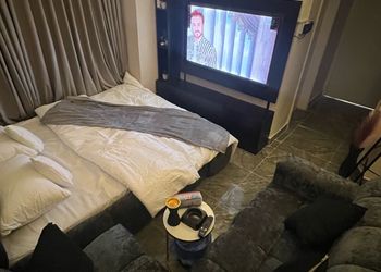 استديو هادئ بسرير ماستر 