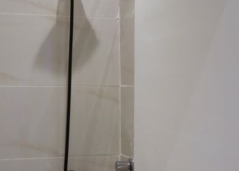 استديو بأثاث مريح وبسيط 