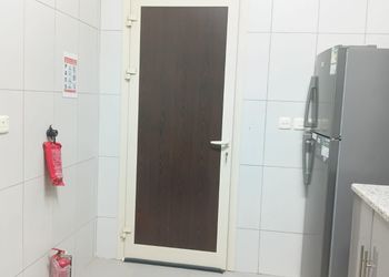 شقة بغرفة معيشة وغرفة نوم 
