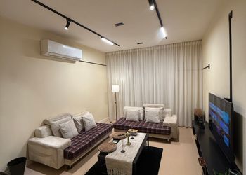 شقة بدخول ذاتي وتصميم هادئ