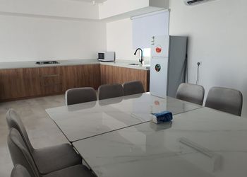 شالية بمجلس مطل على الفناء الخارجي 