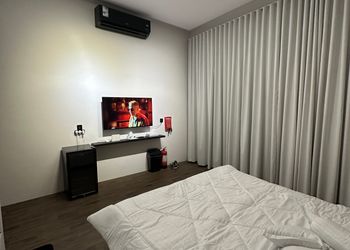 استديو هادئ بسرير ماستر