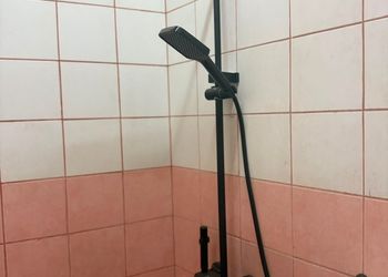 شقة بثلاث غرف نوم وصالة 