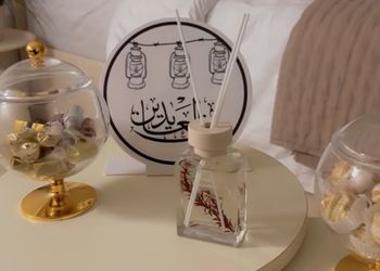 استديو بسرير ماستر وجلسه جانبيه