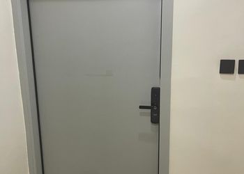 استديو بأثاث مريح وبسيط 