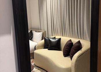 استديو بسرير ماستر وجلسة جانبية 
