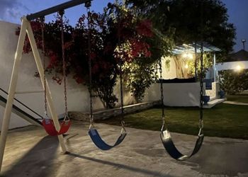 شاليه بالعاب اطفال ومسبح 