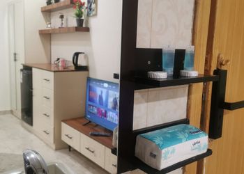 استديو بسرير مريح وجلسة جانبية 