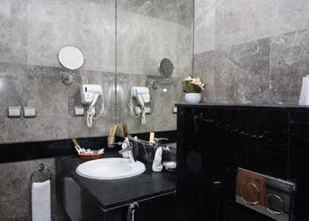استديو بأثاث مريح وبسيط