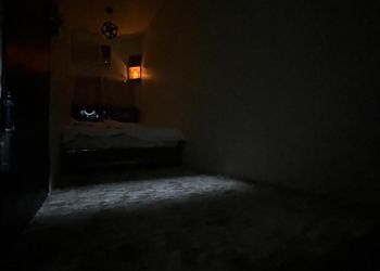 غرفة صغيره هادئه بدخول ذاتي 