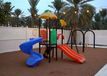 مزرعة بمناظر خلابة وجلسة خارجية 
